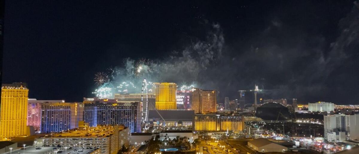 Mgm Signature-25-805 Balcony Strip Sphere F1 Views Лас Вегас Екстериор снимка